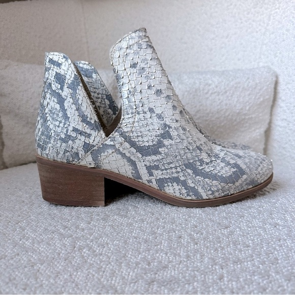 Anthropologie Coconuts by Matisse Pronto Snakeskin Ankle Boots 7 - Picture 6 of 7